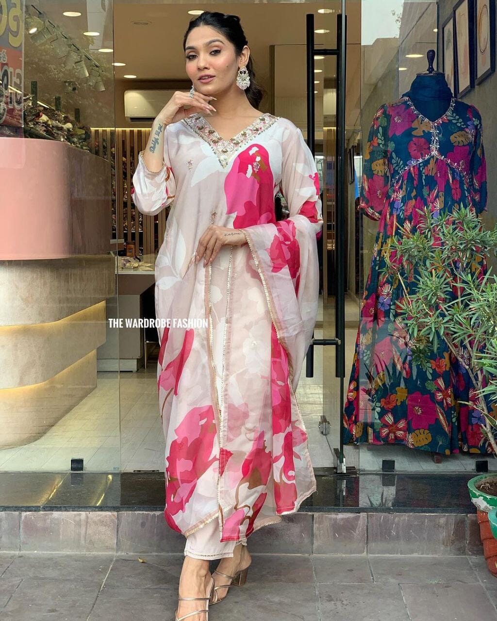 Muslin Kurti with Dupatta and Pant Kurti with Bottom and Dupatta Shopin Di Apparels