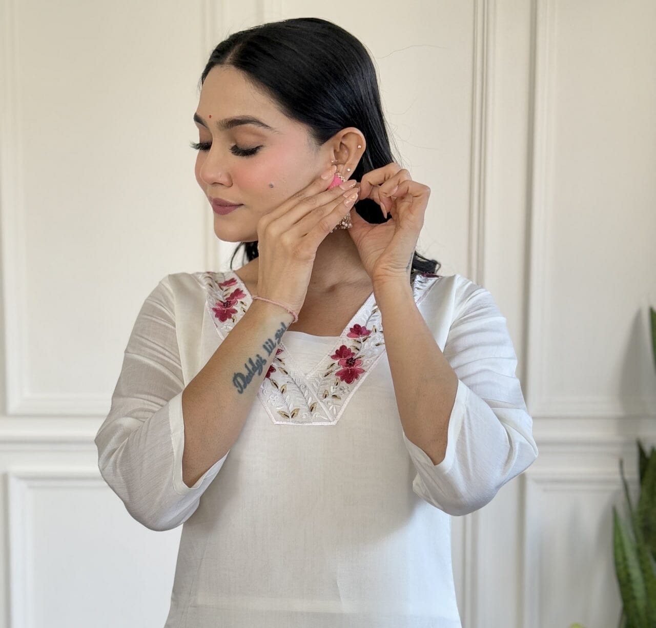 White Embroidered Chanderi Viscose Top with Nylon Dupatta and Pant set Kurti with Bottom and Dupatta Shopin Di Apparels