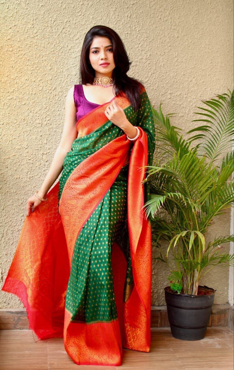 Dark Green Kadwa Weave Lichi Banarasi Saree shopindi.sg 